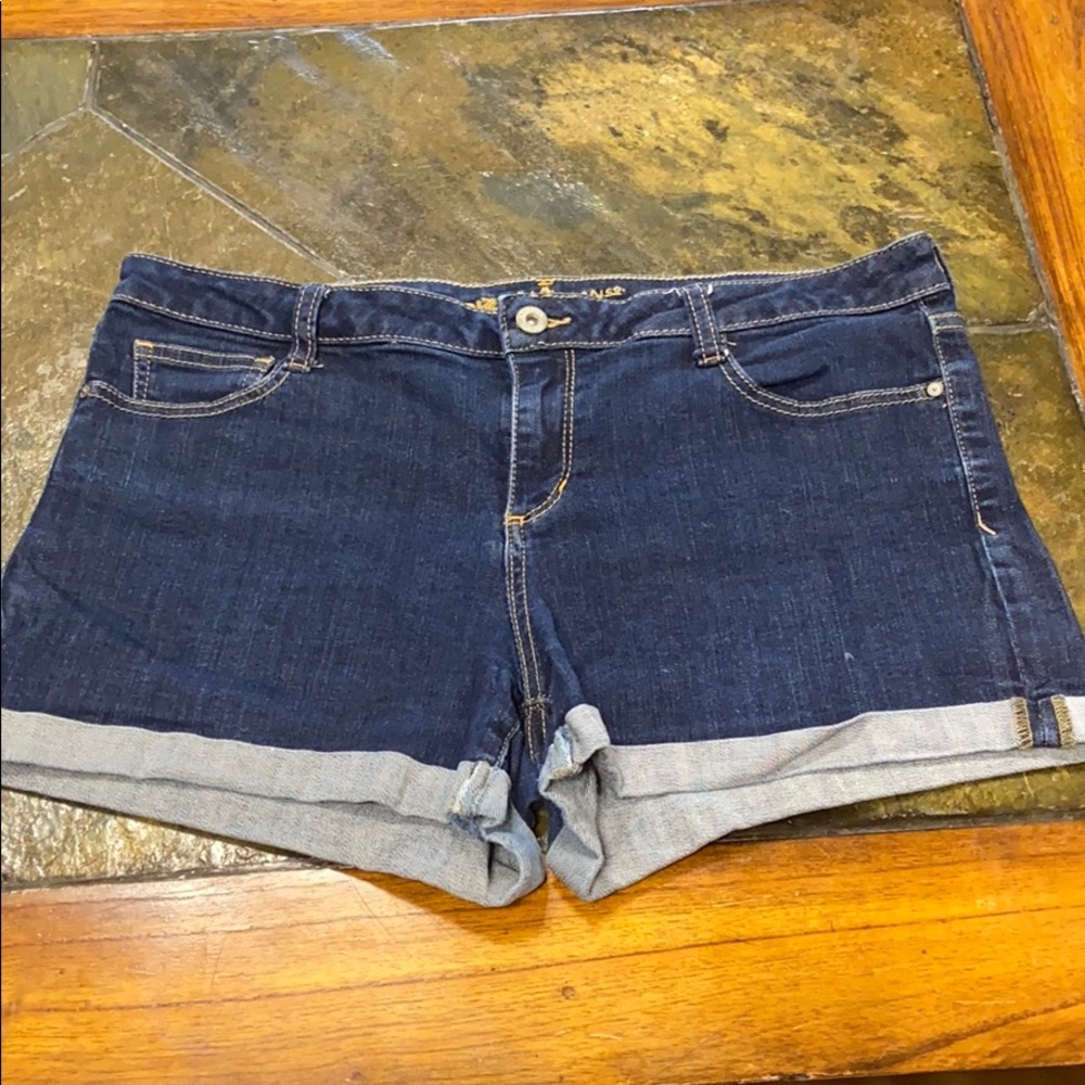 Midi rise Arizona shorts